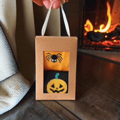 Halloween Socken mit grinsenden Kürbissen & Spinnen