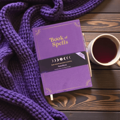 Book of Spells Journal mit Amethyst-Stift – liniertes Notizbuch A5