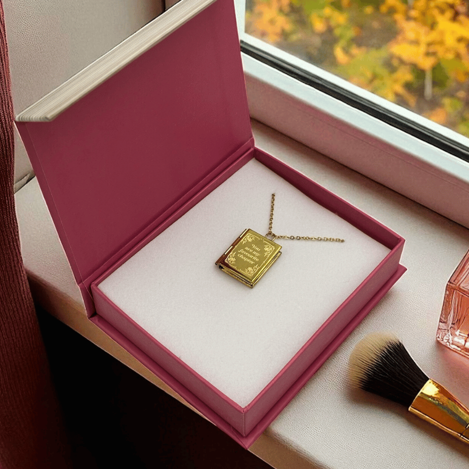 Buch-Medaillon Kette in Geschenkbox – Bookish Locket für Leserherzen