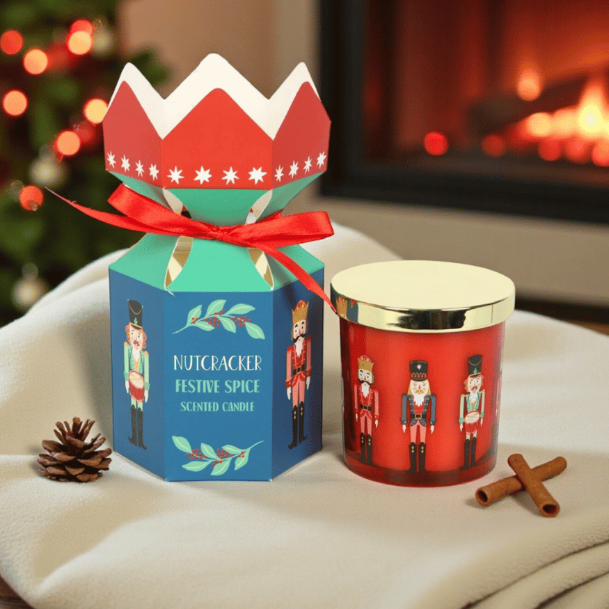 Duftkerze Nussknacker Festlicher Gewürzduft – Weihnachtskerze in Geschenkverpackung