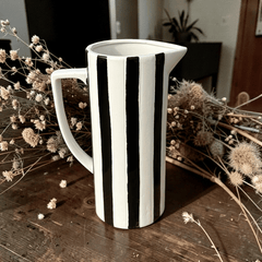 Gestreifte Dolomit Vase – Schwarz Weiße Krugvase