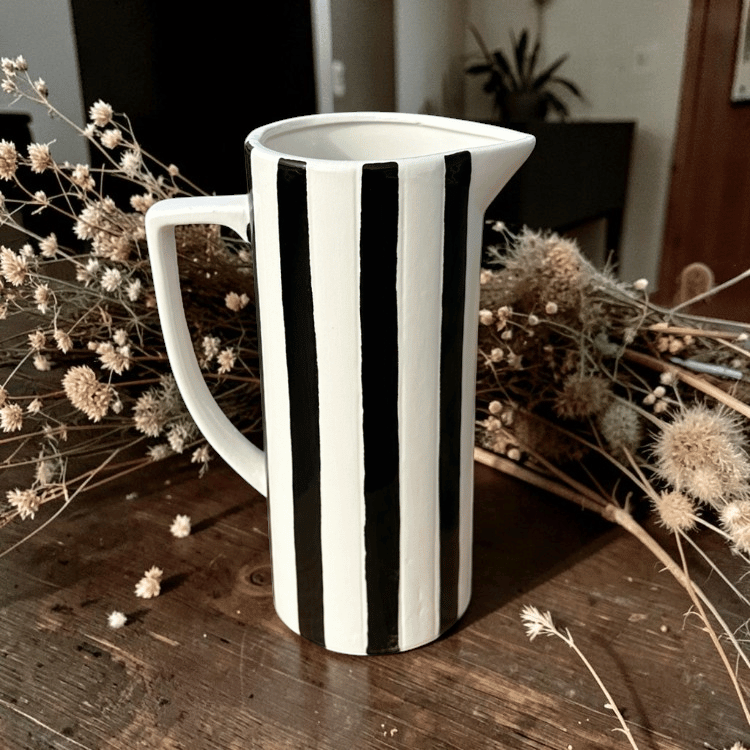 Gestreifte Dolomit Vase – Schwarz Weiße Krugvase