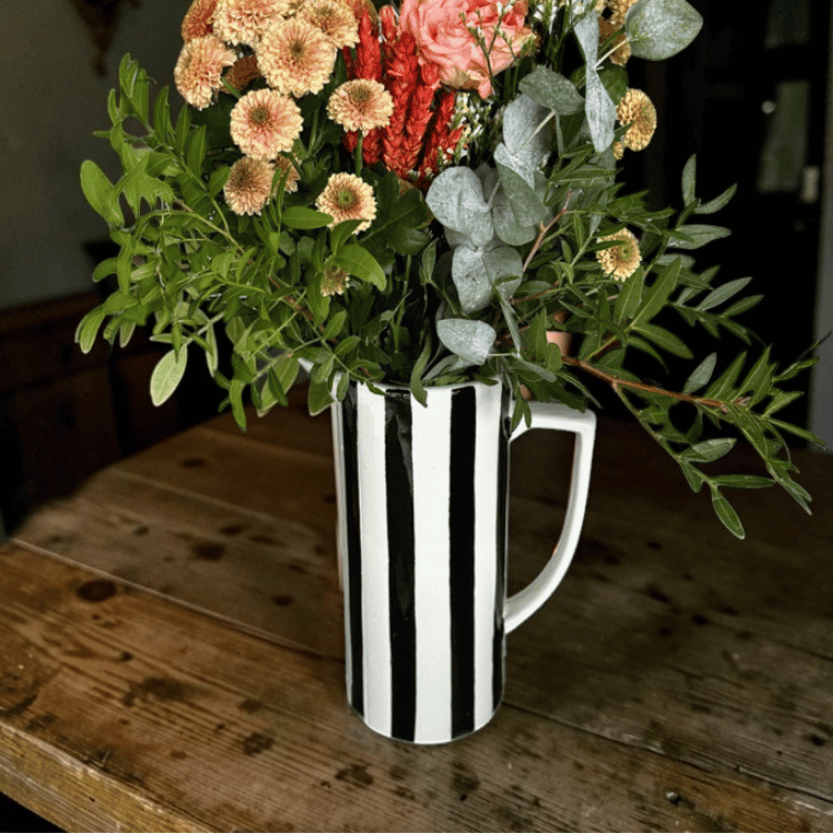 Gestreifte Dolomit Vase – Schwarz Weiße Krugvase