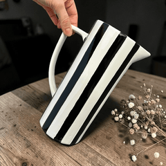 Gestreifte Dolomit Vase – Schwarz Weiße Krugvase