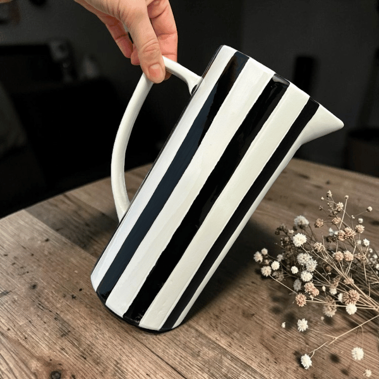 Gestreifte Dolomit Vase – Schwarz Weiße Krugvase