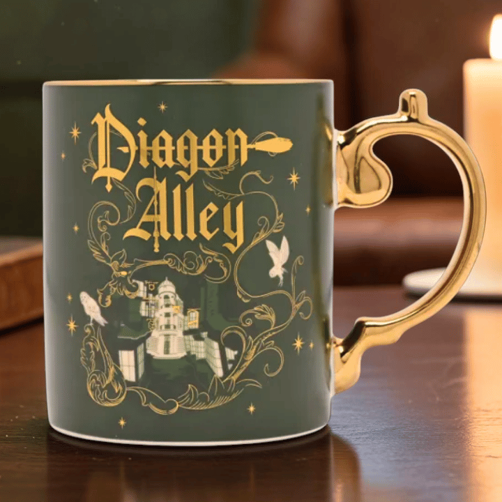 Harry Potter Sammeltasse – Vier magische Motive mit Goldverzierung