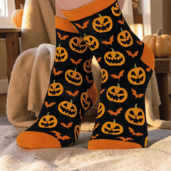 Halloween-Socken mit Kürbis- und Fledermaus-Motiv