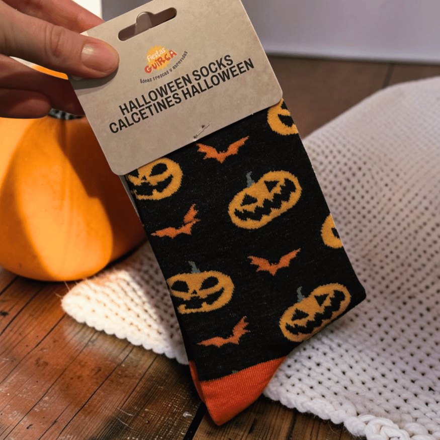 Halloween-Socken mit Kürbis- und Fledermaus-Motiv
