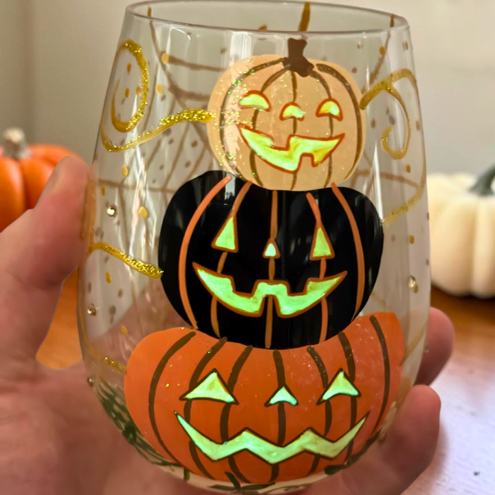 Handbemaltes Halloween Glas Lolita mit Kürbisstapel
