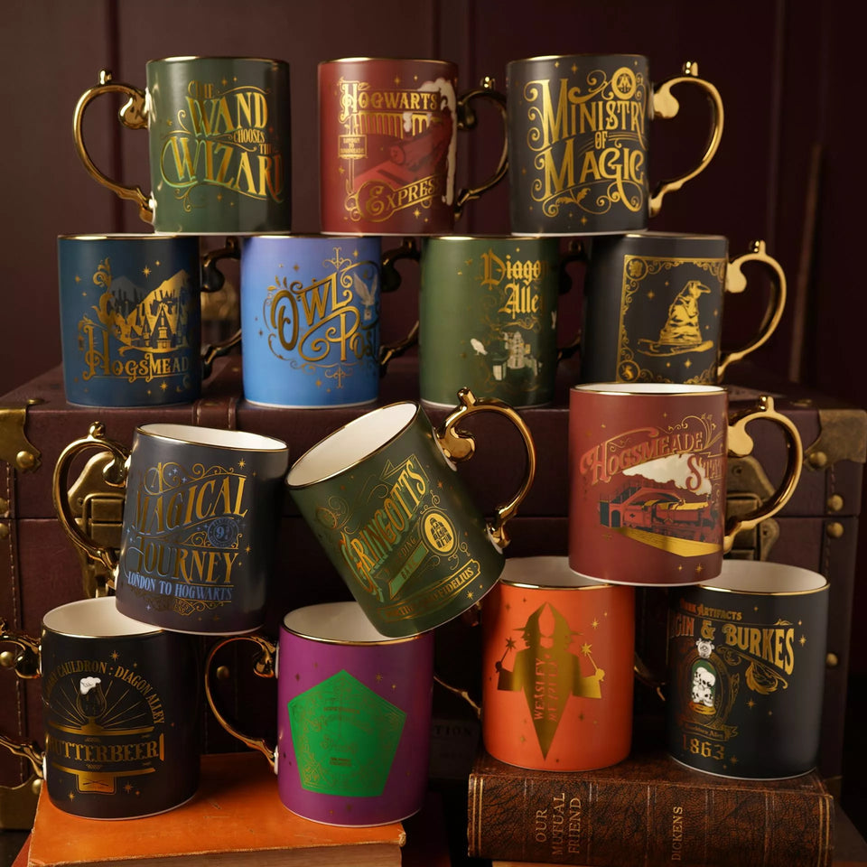 Harry Potter Sammeltasse – Vier magische Motive mit Goldverzierung