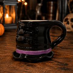 Hexenhut-Tasse mit Spinnennetz und violettem Hutband