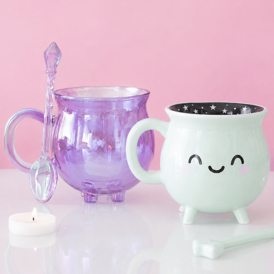 Doppelwandige Hexenkessel-Tasse aus lila Glas mit Löffel