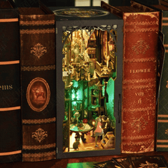 Book Nook Diorama – Leuchtende Miniaturwelt fürs Bücherregal (4 Designs zur Auswahl)