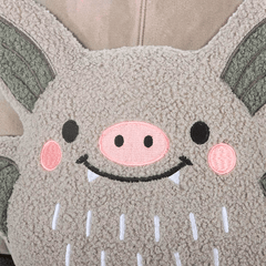 Fledermaus Kissen Bouclé – Kuscheliges Dekokissen für spooky Stimmung