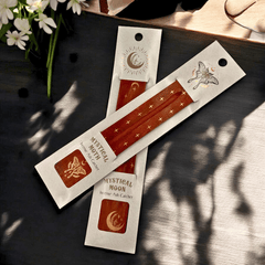 Räucherstäbchenhalter Holz – Spirituelle Motive: Halbmond oder Mond-Motte