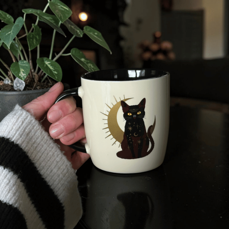 Schwarze Katze Tasse mit Mond – Witchy Kaffeetasse für Katzenliebhaber