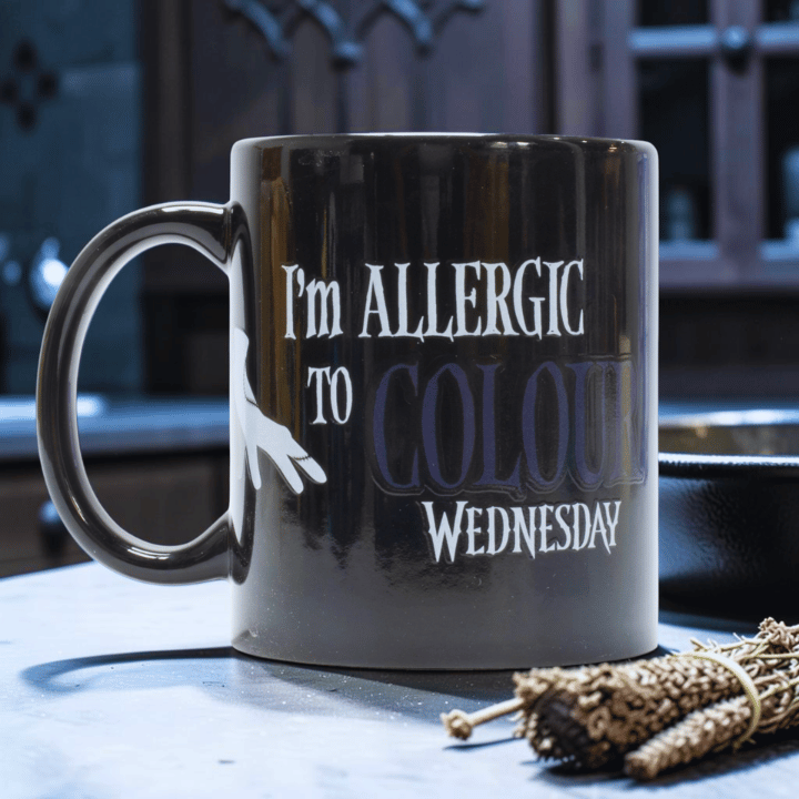 Wednesday Tasse mit Farbwechsel – Ophelia Spinnennetz Fenster Kaffeebecher