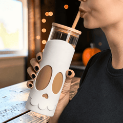 Skull Tumbler aus Glas mit Bambusdeckel OTOTO