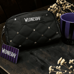 Wednesday Kosmetiktasche – für dunkle Alltagsrituale