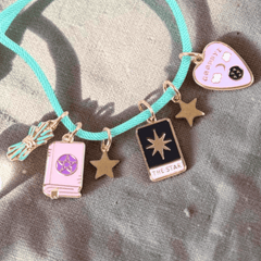 Witchy Charm-Armband mit Mini-Altar-Anhängern